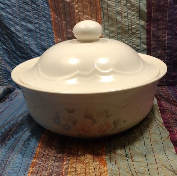 Pfaltzgraff Other - NWOT Pfaltzgraff Tea Rose Pattern Covered Dish